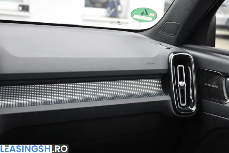 Volvo XC40 din 2022 cu 45.900 km - oferta VOL224580 - foto 37