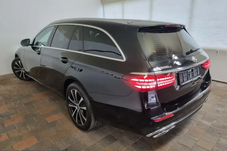 Mercedes-Benz E 300 (Clasa E) din 2022 cu 54.500 km - oferta MER224583 - foto 5