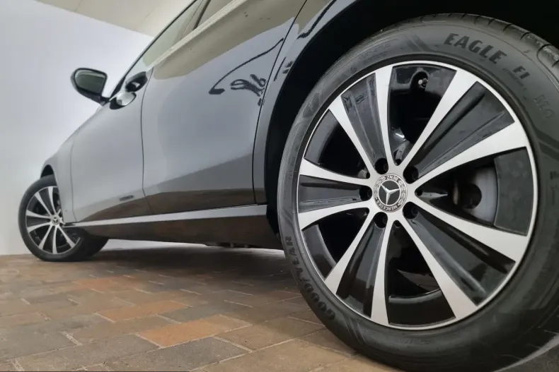 Mercedes-Benz E 300 (Clasa E) din 2022 cu 54.500 km - oferta MER224583 - foto 6