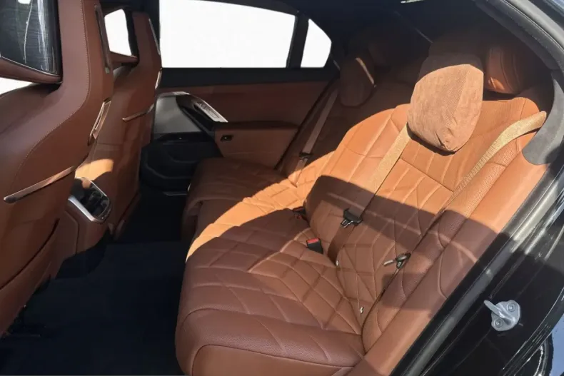 BMW M760 (Seria 7) din 2023 cu 7.149 km - oferta BMW224595 - foto 13