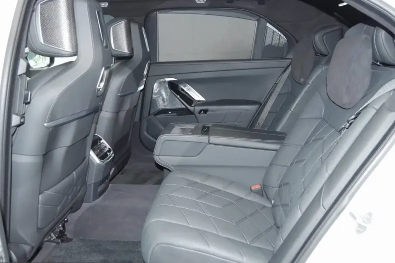 BMW M760 (Seria 7) din 2025 cu 47.500 km - oferta BMW224596 - foto 8
