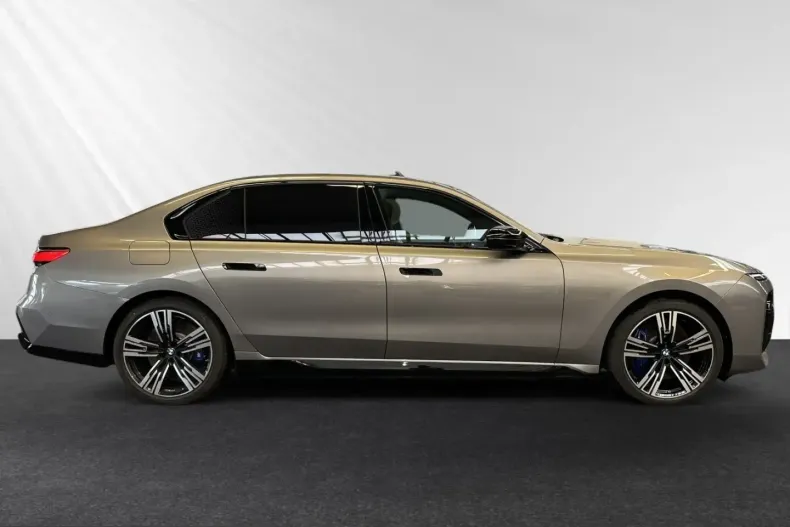 BMW M760 (Seria 7) din 2024 cu 31.970 km - oferta BMW224620 - foto 2