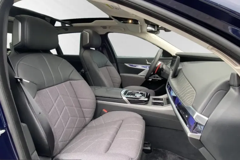 BMW M760 (Seria 7) din 2025 cu 1.800 km - oferta BMW224621 - foto 9