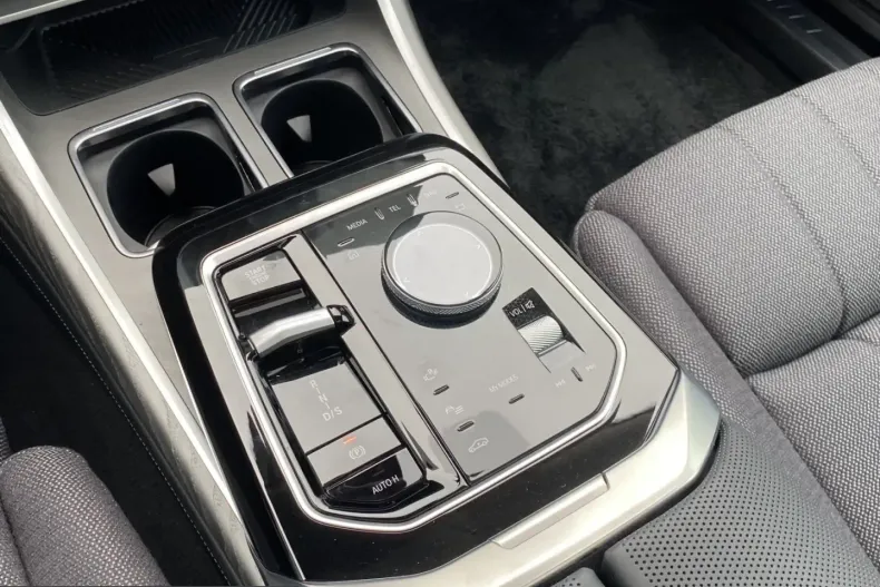 BMW M760 (Seria 7) din 2025 cu 1.800 km - oferta BMW224621 - foto 13