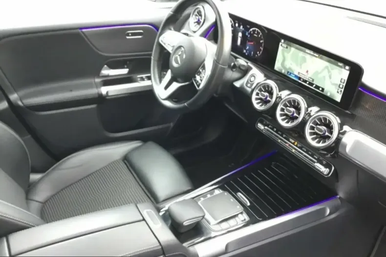 Mercedes-Benz GLB 200 (Clasa GLB) din 2023 cu 45.275 km - oferta MER224631 - foto 11