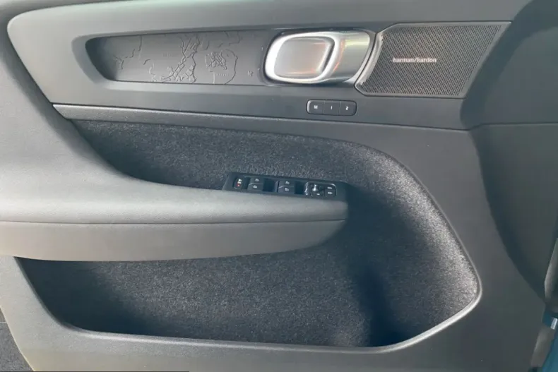 Volvo XC40 din 2022 cu 45.500 km - oferta VOL224659 - foto 18