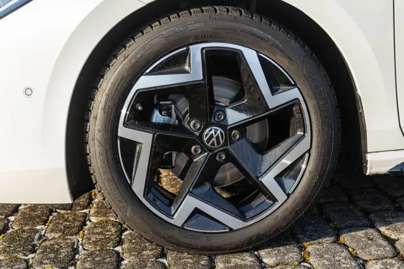 Volkswagen Passat Variant din 2024 cu 45.000 km - oferta VOL224661 - foto 8
