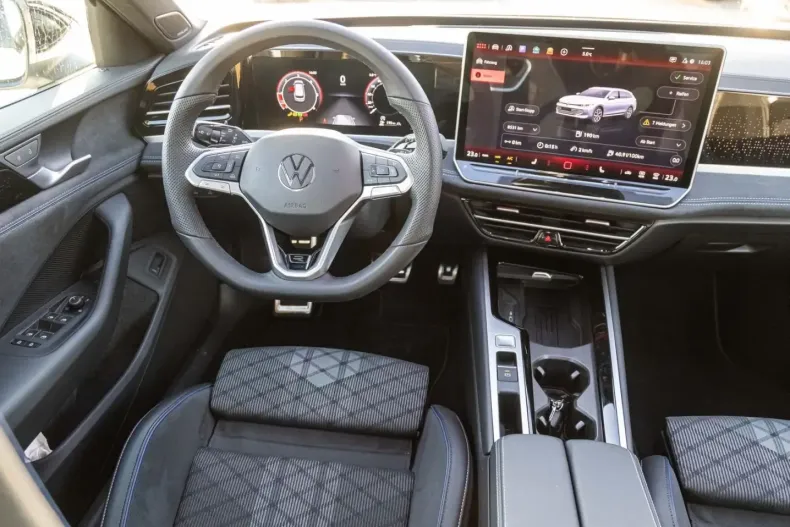 Volkswagen Passat Variant din 2024 cu 45.000 km - oferta VOL224661 - foto 16