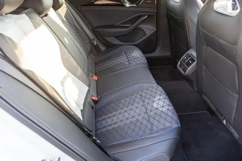 Volkswagen Passat Variant din 2024 cu 45.000 km - oferta VOL224661 - foto 19