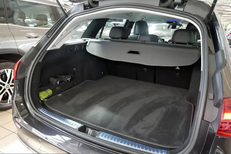 Mercedes-Benz C 300 (Clasa C) din 2023 cu 52.165 km - oferta MER224676 - foto 9