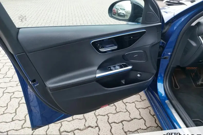 Mercedes-Benz C 300 (Clasa C) din 2022 cu 35.000 km - oferta MER224687 - foto 4