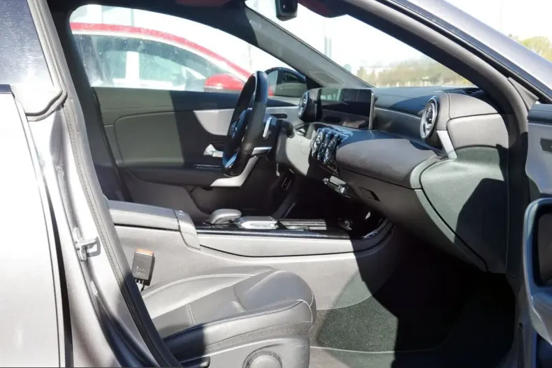 Mercedes-Benz CLA 250 (Clasa CLA) din 2022 cu 56.397 km - oferta MER224692 - foto 11