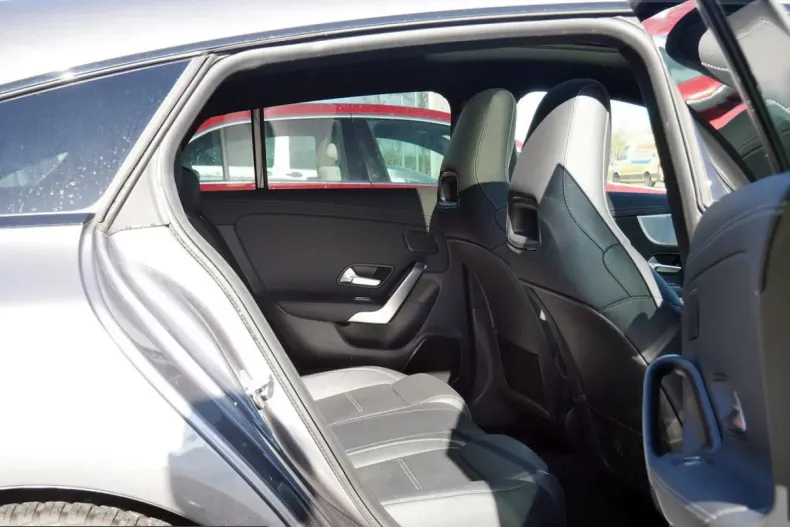 Mercedes-Benz CLA 250 (Clasa CLA) din 2022 cu 56.397 km - oferta MER224692 - foto 13