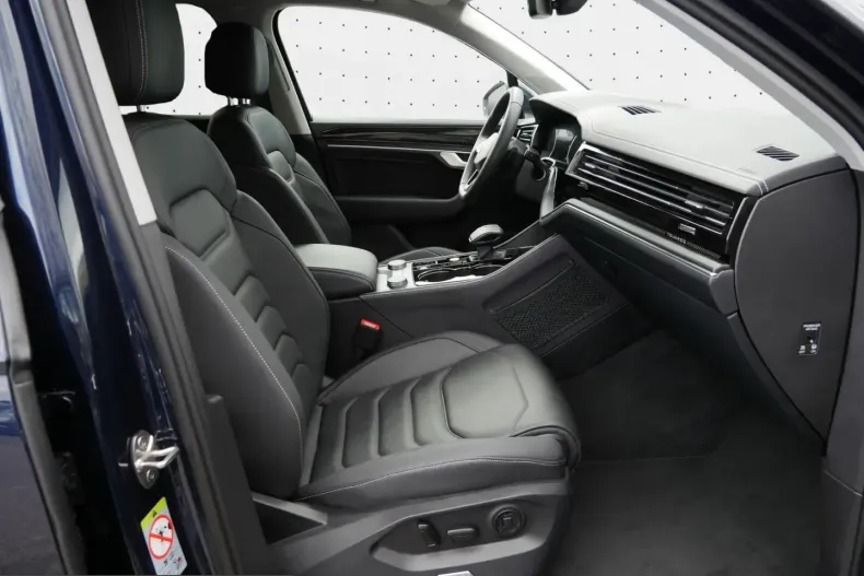 Volkswagen Touareg din 2025 cu 9.990 km - oferta VOL224701 - foto 4