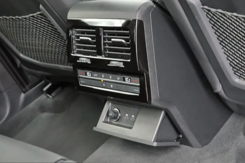 Volkswagen Touareg din 2025 cu 9.990 km - oferta VOL224701 - foto 17