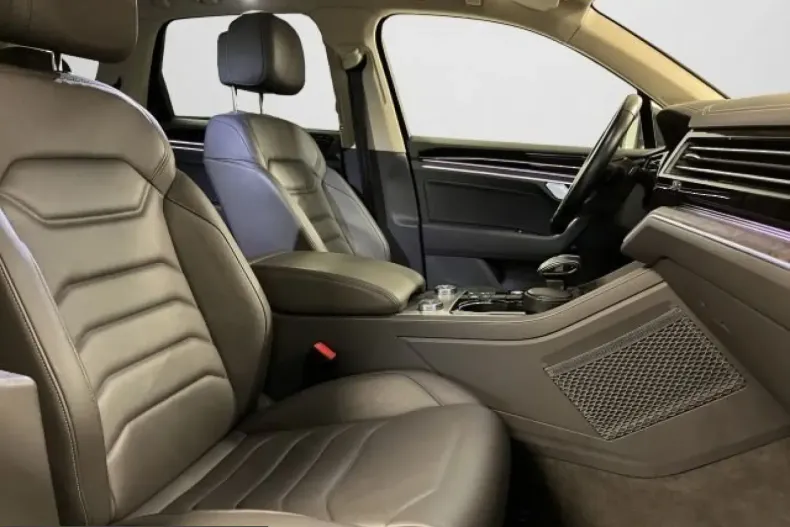 Volkswagen Touareg din 2022 cu 67.370 km - oferta VOL224704 - foto 5