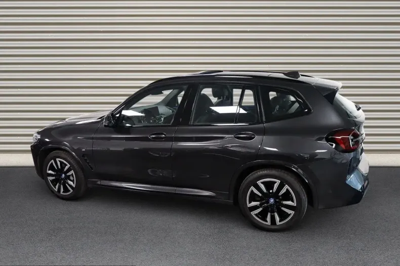 BMW iX3 (Seria X) din 2023 cu 78.343 km - oferta BMW224708 - foto 2