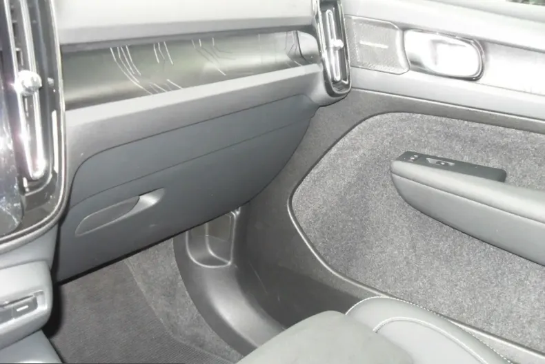 Volvo C40 din 2023 cu 65.994 km - oferta VOL224717 - foto 20