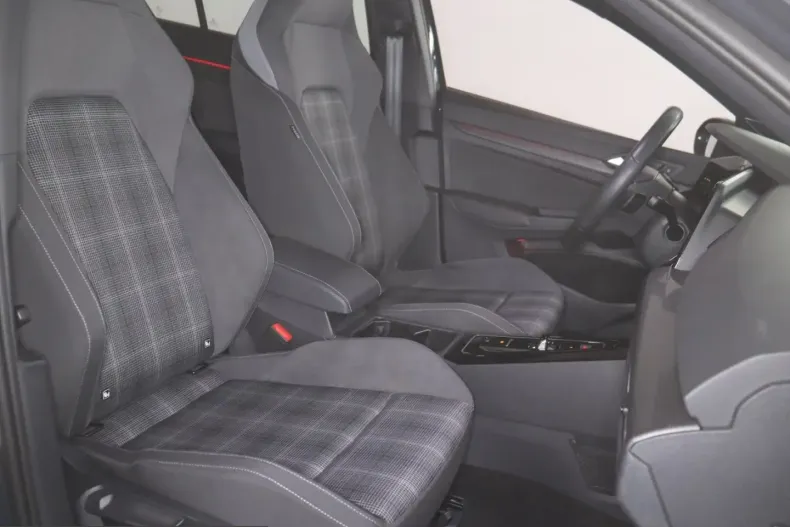 Volkswagen Golf din 2024 cu 39.434 km - oferta VOL224727 - foto 10