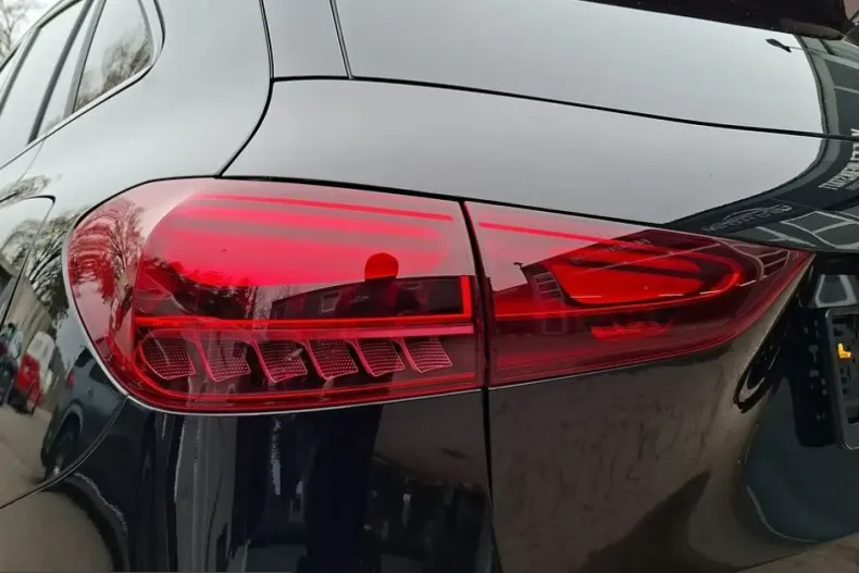 Mercedes-Benz GLA 180 (Clasa GLA) din 2024 cu 63.031 km - oferta MER224750 - foto 12