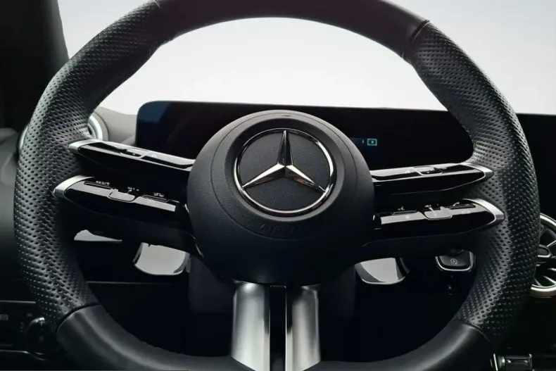 Mercedes-Benz GLA 180 (Clasa GLA) din 2024 cu 63.031 km - oferta MER224750 - foto 13