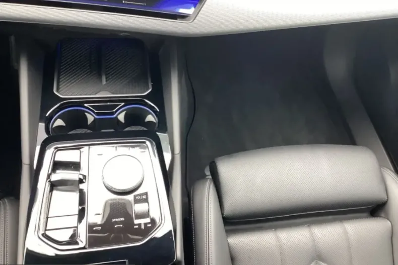 BMW 520 (Seria 5) din 2025 cu 10.987 km - oferta BMW224759 - foto 9