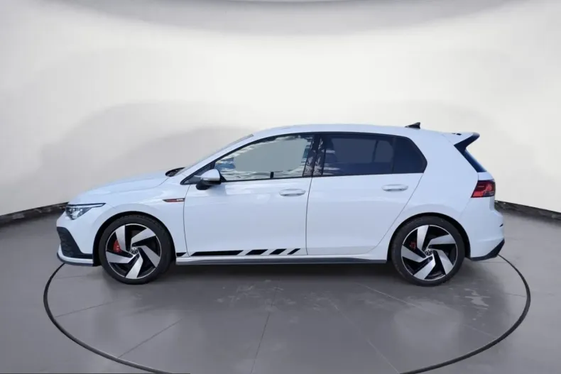 Volkswagen Golf din 2024 cu 47.215 km - oferta VOL224768 - foto 3