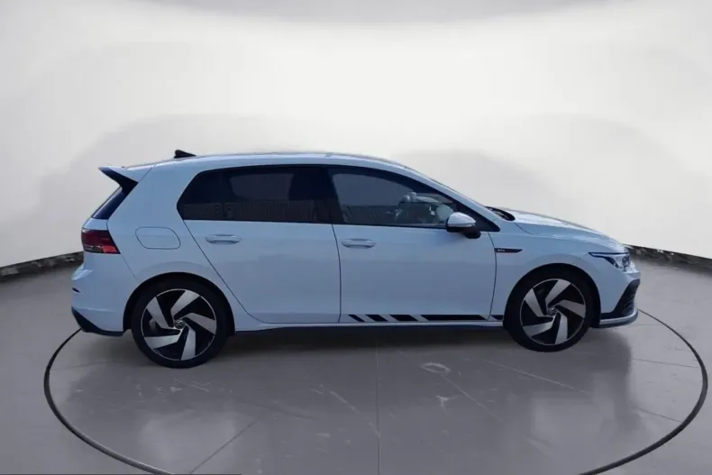 Volkswagen Golf din 2024 cu 47.215 km - oferta VOL224768 - foto 6