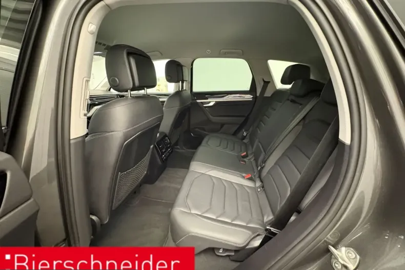 Volkswagen Touareg din 2023 cu 64.595 km - oferta VOL224769 - foto 9