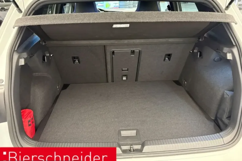 Volkswagen Golf din 2023 cu 32.360 km - oferta VOL224774 - foto 20