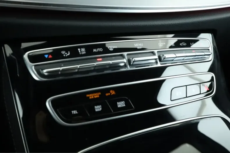 Mercedes-Benz E 300 (Clasa E) din 2022 cu 63.732 km - oferta MER224792 - foto 14