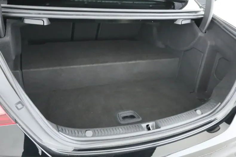 Mercedes-Benz E 300 (Clasa E) din 2022 cu 63.732 km - oferta MER224792 - foto 22