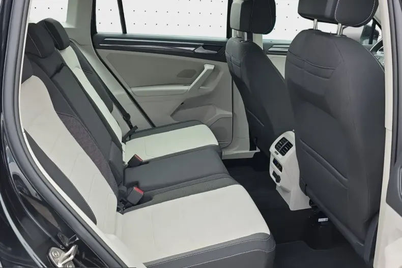 Volkswagen Tiguan din 2024 cu 42.065 km - oferta VOL224795 - foto 17