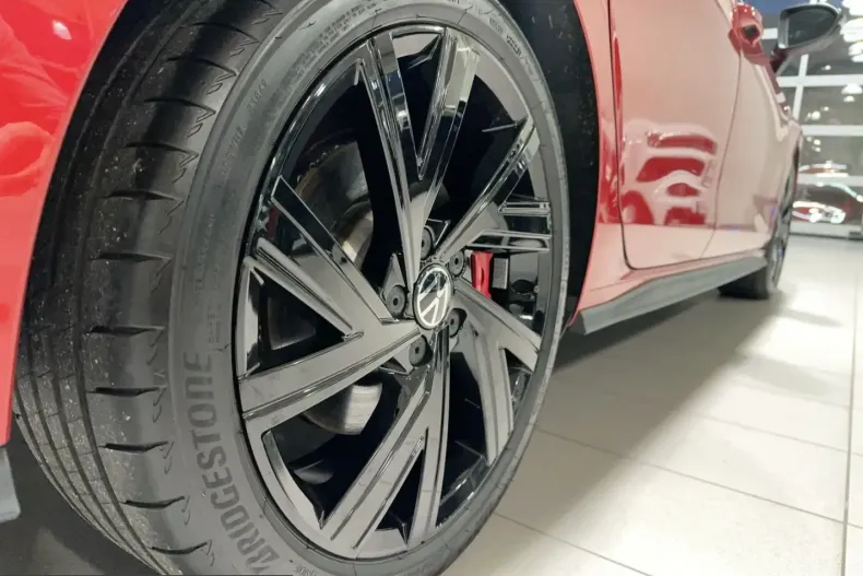 Volkswagen Golf din 2023 cu 32.890 km - oferta VOL224802 - foto 6