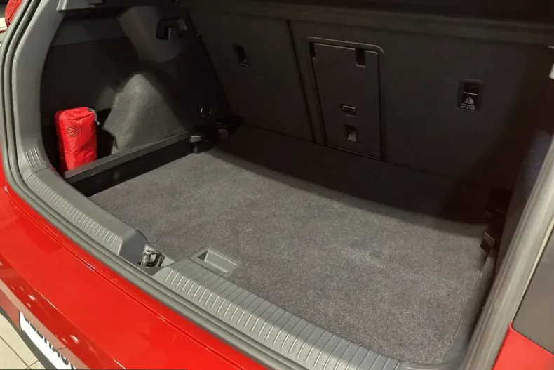 Volkswagen Golf din 2023 cu 32.890 km - oferta VOL224802 - foto 13
