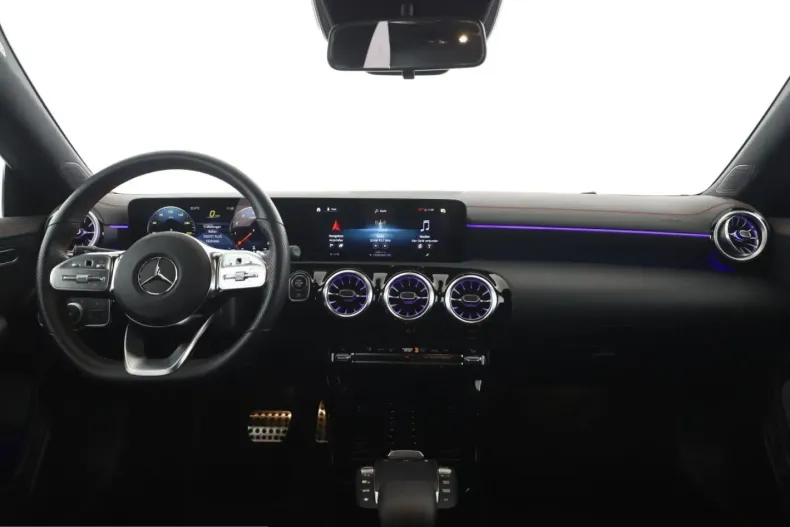 Mercedes-Benz CLA 200 (Clasa CLA) din 2023 cu 22.900 km - oferta MER224830 - foto 11