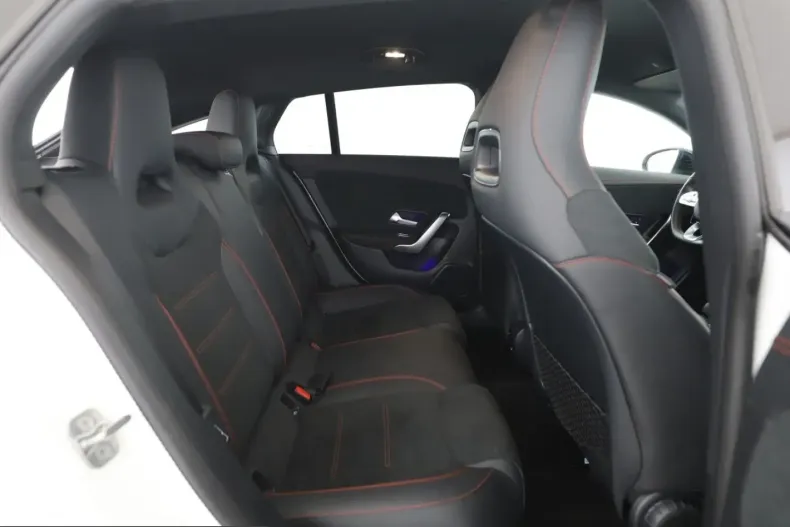 Mercedes-Benz CLA 200 (Clasa CLA) din 2023 cu 22.900 km - oferta MER224830 - foto 15