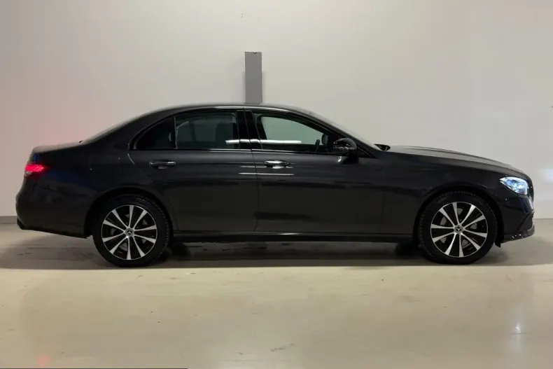 Mercedes-Benz E 300 (Clasa E) din 2022 cu 60.868 km - oferta MER224853 - foto 19