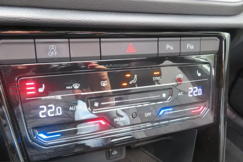 Volkswagen T-Roc din 2024 cu 73.650 km - oferta VOL224854 - foto 21
