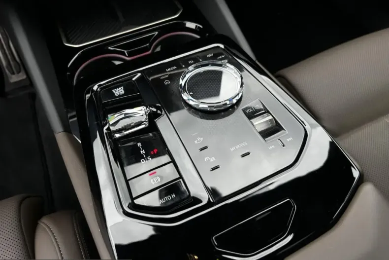 BMW 550 (Seria 5) din 2024 cu 21.265 km - oferta BMW224870 - foto 17