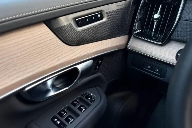 Volvo XC90 din 2025 cu 5.462 km - oferta VOL224894 - foto 17