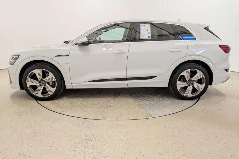 Audi e-tron din 2022 cu 66.890 km - oferta AUD224905 - foto 4