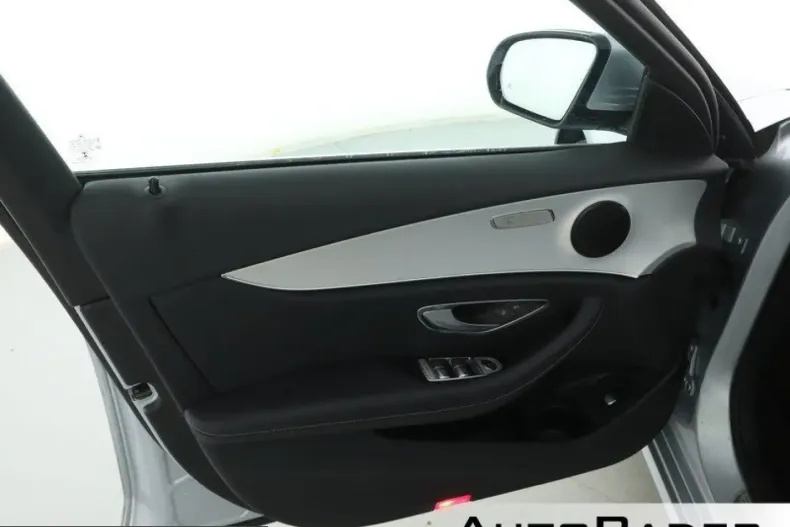 Mercedes-Benz E 220 (Clasa E) din 2022 cu 60.920 km - oferta MER224907 - foto 7