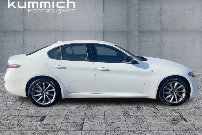 Alfa Romeo Giulia din 2024 cu 9.880 km - oferta ALF224921 - foto 3