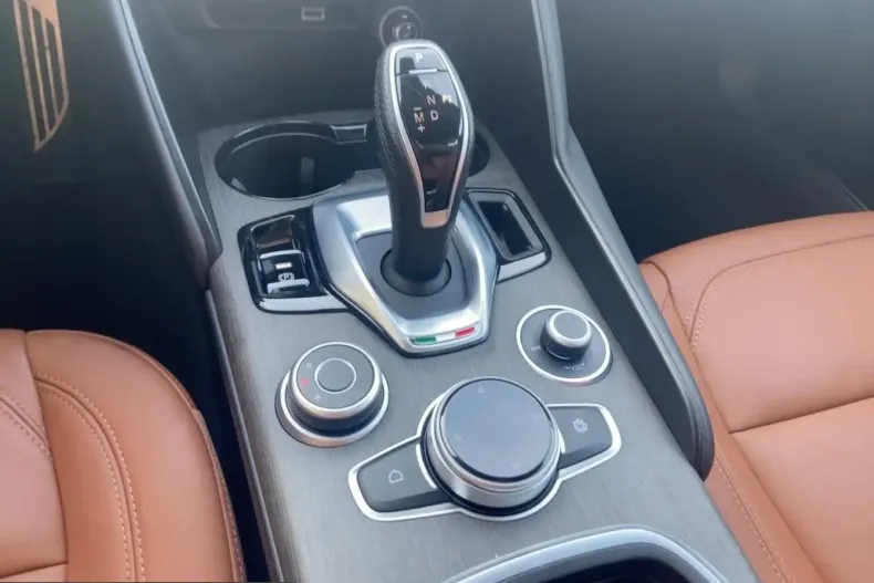 Alfa Romeo Giulia din 2024 cu 9.880 km - oferta ALF224921 - foto 14