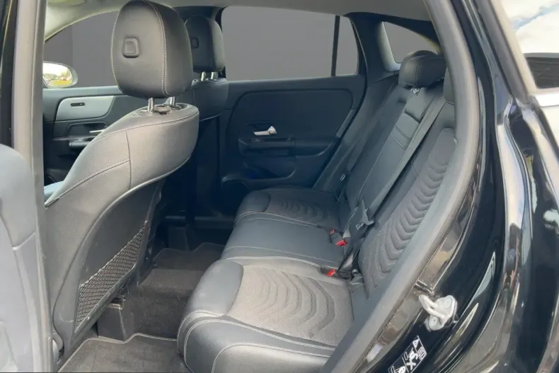 Mercedes-Benz GLA 200 (Clasa GLA) din 2022 cu 45.597 km - oferta MER224928 - foto 7
