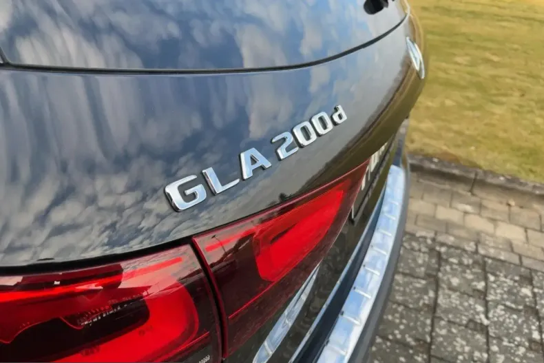 Mercedes-Benz GLA 200 (Clasa GLA) din 2022 cu 45.597 km - oferta MER224928 - foto 16
