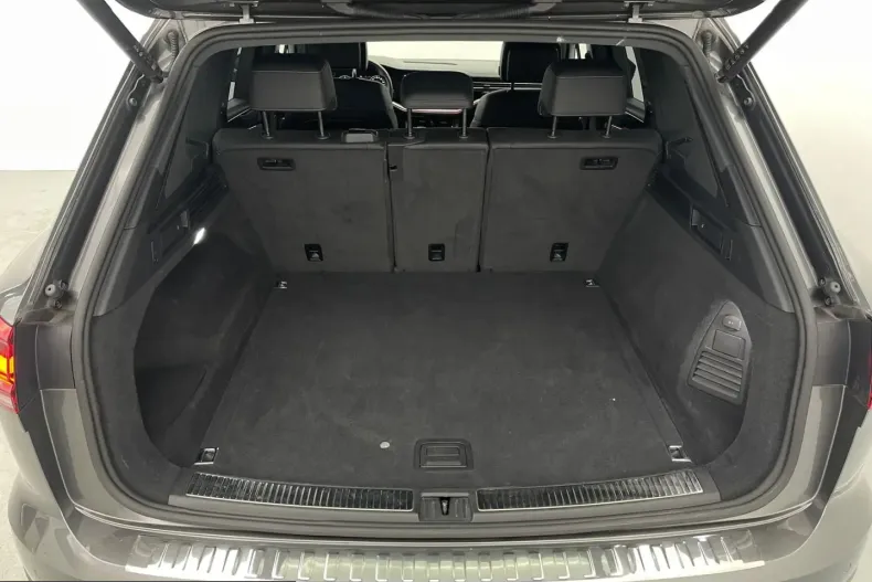 Volkswagen Touareg din 2023 cu 52.380 km - oferta VOL224938 - foto 9
