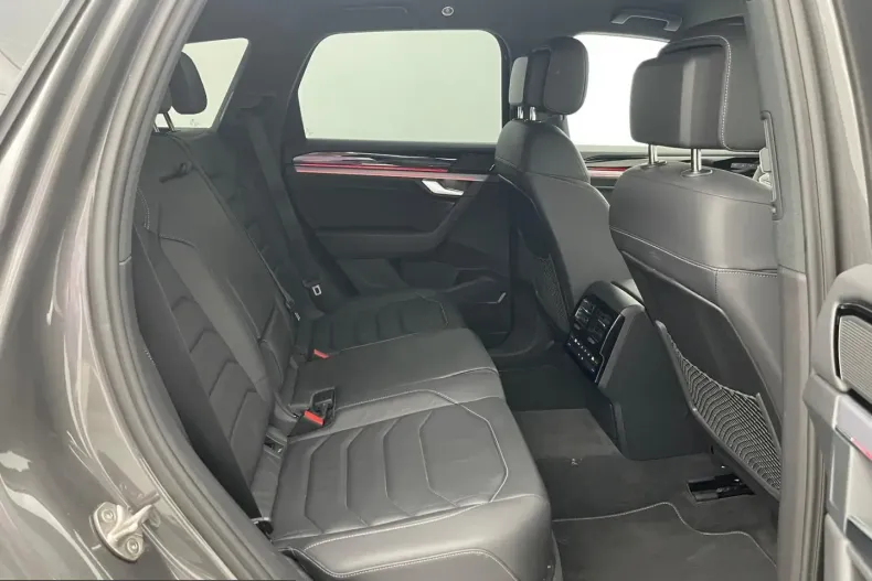 Volkswagen Touareg din 2023 cu 52.380 km - oferta VOL224938 - foto 14