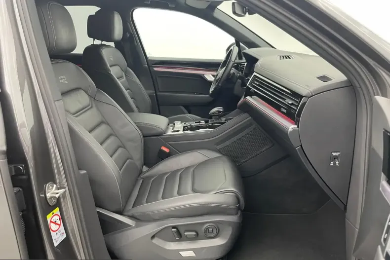 Volkswagen Touareg din 2023 cu 52.380 km - oferta VOL224938 - foto 24